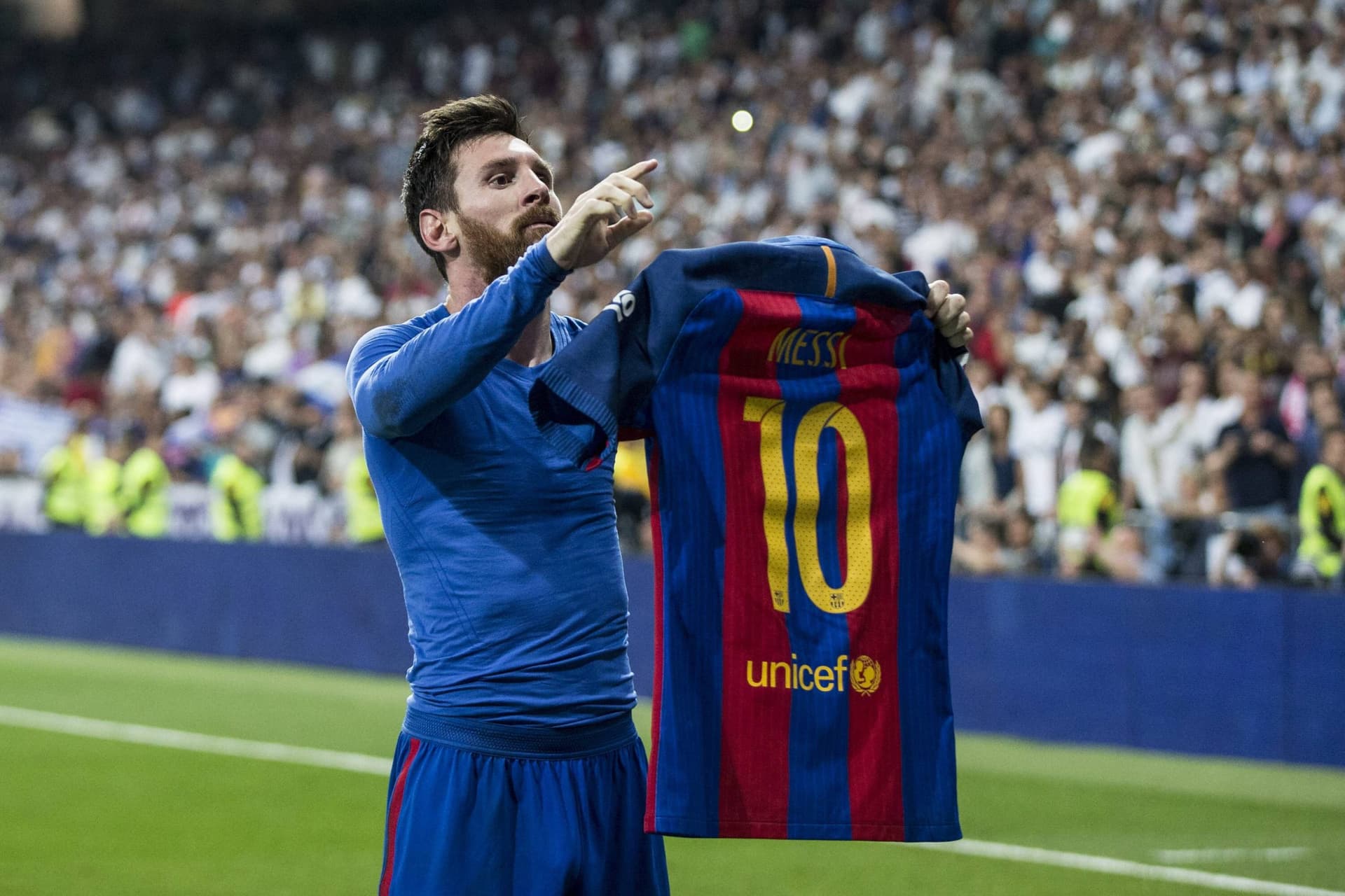 After 900: Messi, Ronaldo, and the Race to 1000